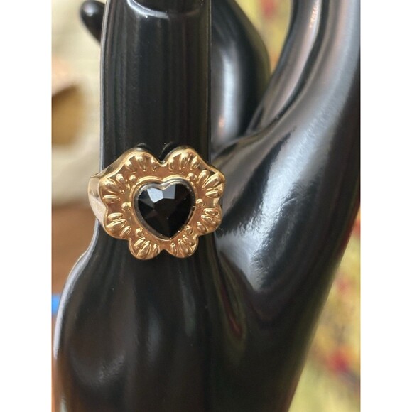 Vintage Gold Tone Black Onyx Heart Shape Size 7 Ring Statement Valentine - Picture 7 of 10